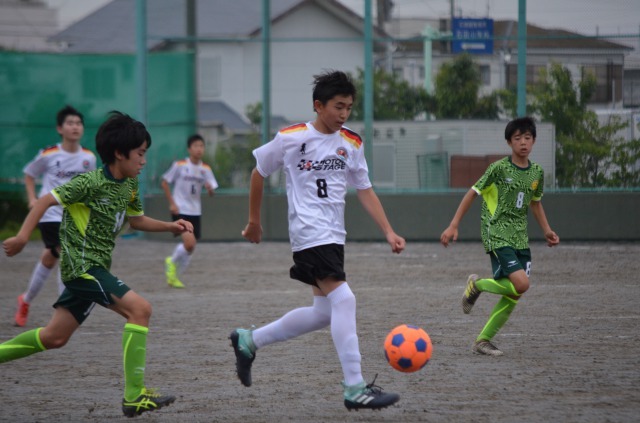 【神奈川校U-14】センターバック（６番・横山奏大（よこやまかなた）選手と８番・西井輔（にしいたすく）選手）