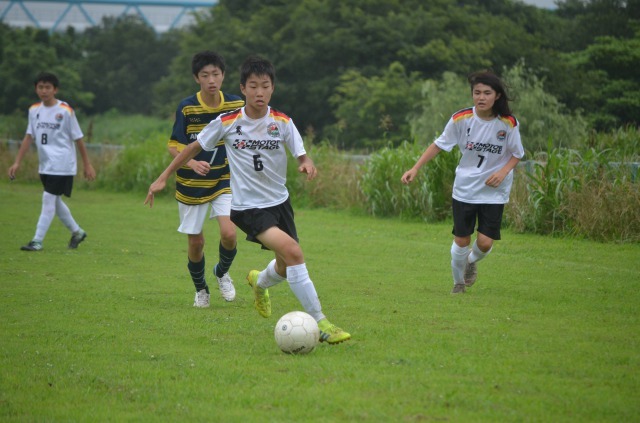 【神奈川校U-14】センターバック（６番・横山奏大（よこやまかなた）選手と８番・西井輔（にしいたすく）選手）